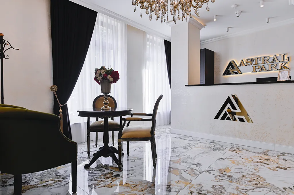 Garni Hotel Astral Park 大堂