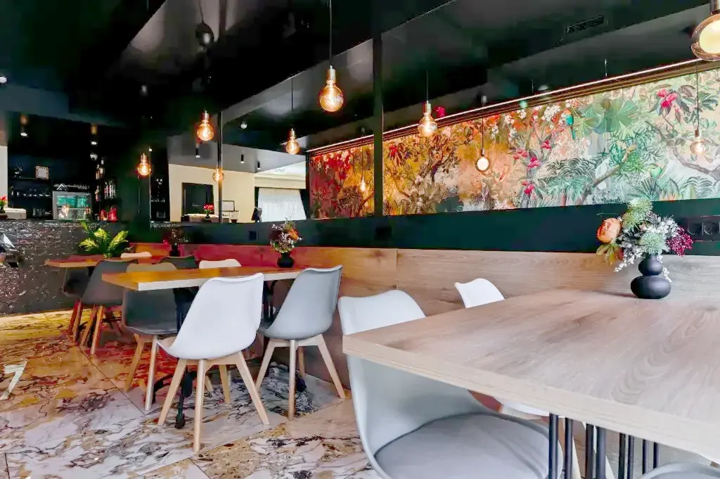 Cafe Astral Park